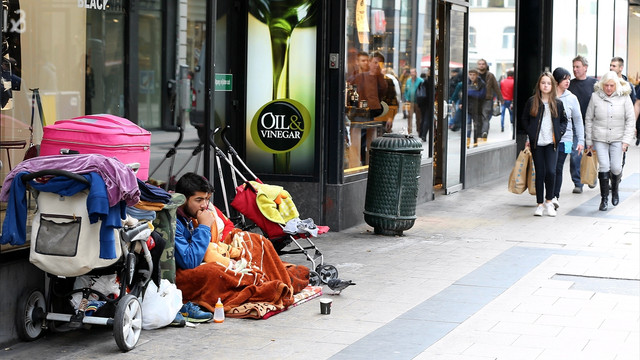 Brüksel sokaklarında çocuk dilenciler