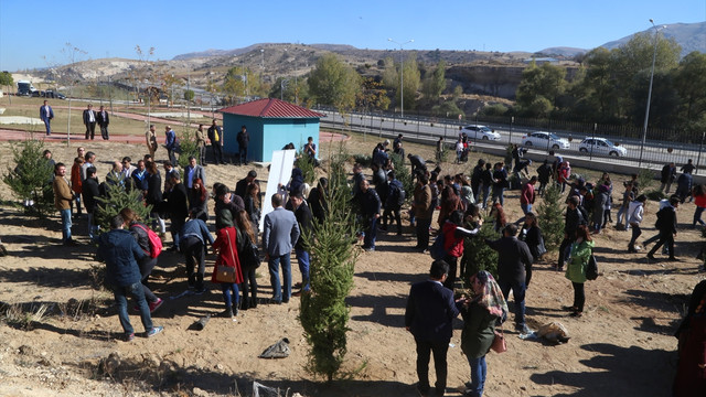 Burdur'da 15 Temmuz şehitleri için fidan dikildi