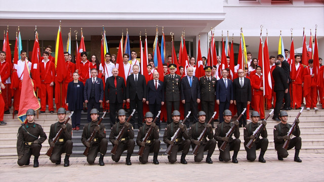 Büyük Önder Atatürk'ü anıyoruz