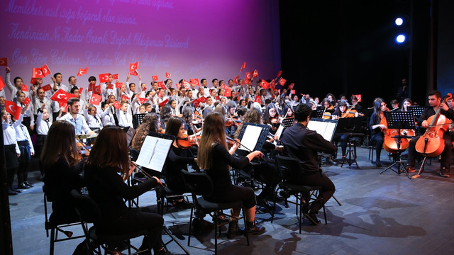 Büyük Önder Atatürk'ü anıyoruz