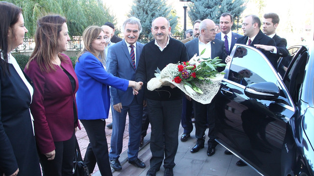 Çalışma ve Sosyal Güvenlik Bakanı Müezzinoğlu: