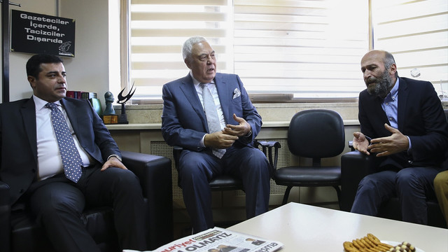 Demirtaş'tan Cumhuriyet gazetesine ziyaret