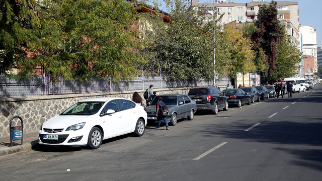 Diyarbakır'da cadde üzeri araç park yerleri artık ücretsiz