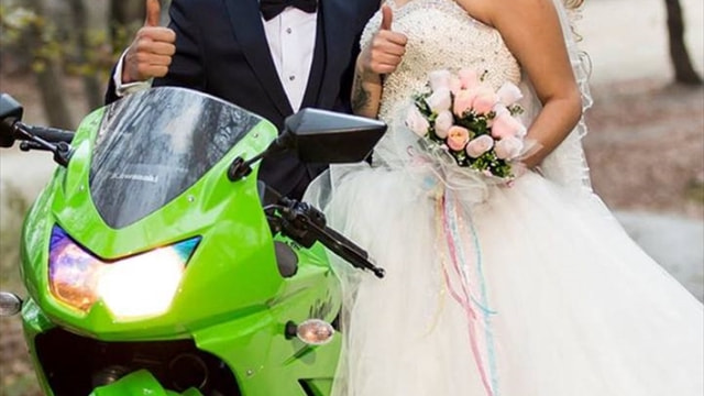 Düğünlerine motosiklet ile gittiler