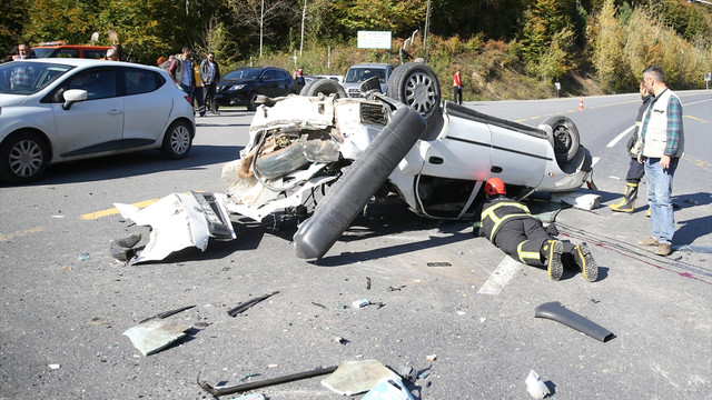 Düzce'de trafik kazası: 1 ölü, 2 yaralı