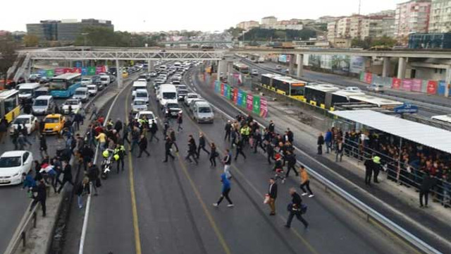 Zeytinburnu E-5te yaya trafiği oluştu