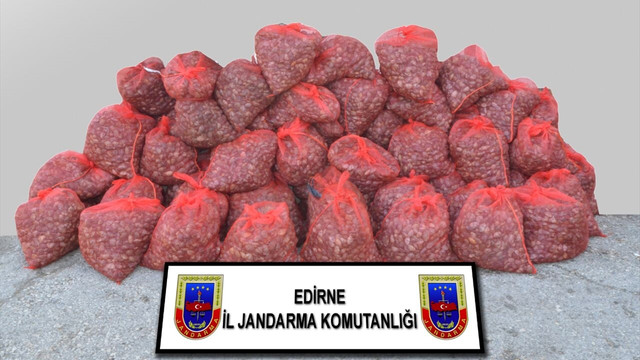 Edirne'de 1,5 ton  gümrük kaçağı midye ele geçirildi