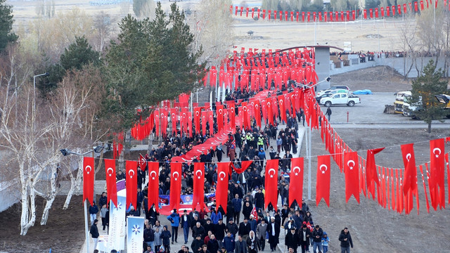 Erzurum'da binler tarihine yürüdü