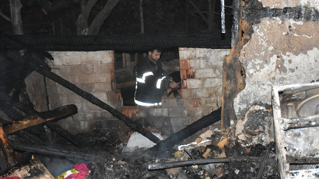 Evlerinde çıkan yangında 2 kız kardeş yaşamını yitirdi