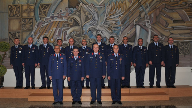 FETÖ mağduru 12 pilot yuvaya döndü