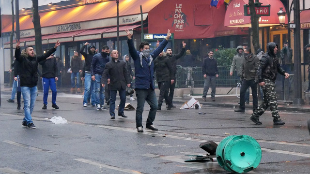 Fransa'da Teröre Lanet mitingine PKK'lı grup saldırdı
