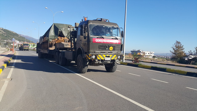 Gaziantep'te sınıra askeri araç sevkıyatı