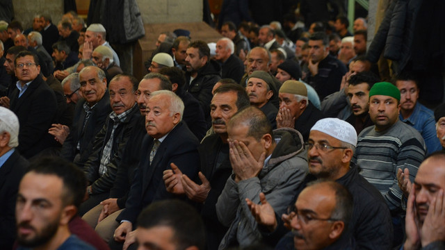 Görmez, Kayseri'de cuma namazı kıldırdı