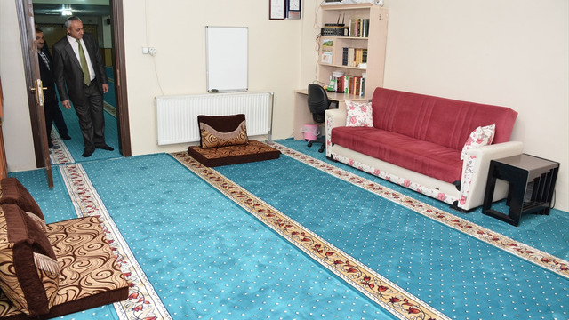 Hakkari Belediyesi'ndeki mescit yenilendi