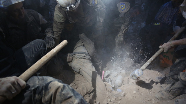 Halep yoğun bombardıman altında