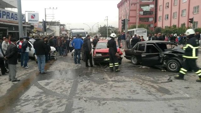 Hatay'da zincirleme trafik kazası: 1 ölü, 3 yaralı