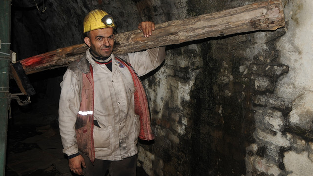 Hayali sınıfta ders vermekti, madende kömür kazıyor