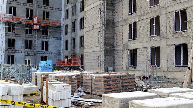 İnşaatın dış cephe asansörü koptu: 2 ölü