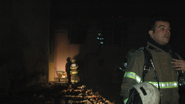 İzmir'de ev yangını