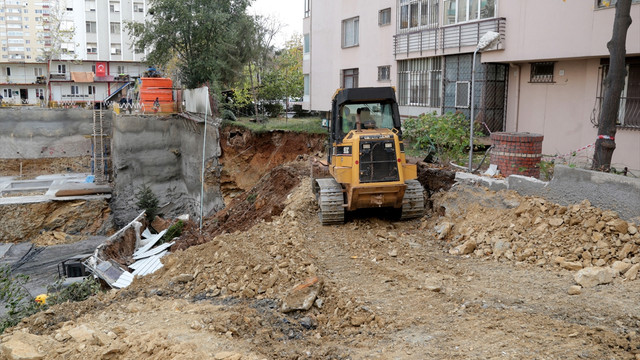 Kadıköy'de inşaat çalışmasındaki çökme