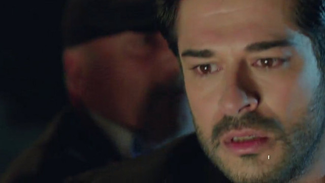 Kara Sevda 43. bölümde Tufan dükkanı kundakladı