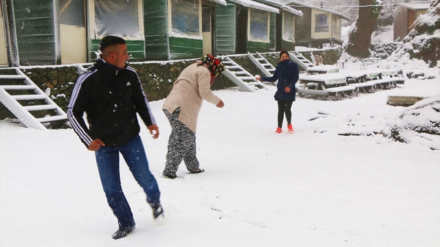 Kazdağları ve Uludağ'da kar yağışı