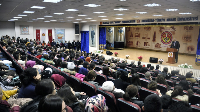 Kırgızistan'da Öğretmenler Günü kutlandı