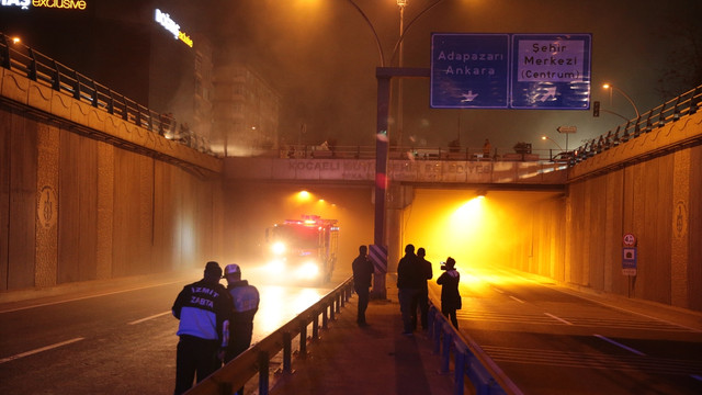 Kocaeli'de tüneldeki otomobil yangını trafiği aksattı