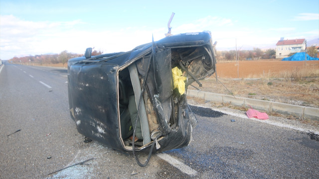 Konya'da iki otomobil çarpıştı: 6 yaralı