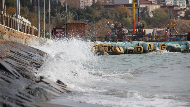 Marmara Denizi'nde ulaşıma lodos engeli