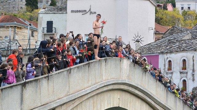 Medeniyetleri birleştiren Mostar Köprüsü unutulmadı