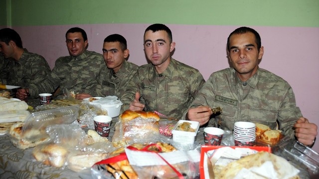 Ankarada lise öğrencilerden mehmetçiği duygulandıran destek