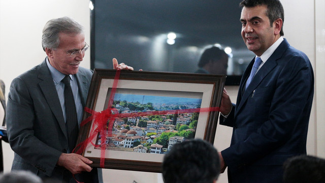 Müfredatımızı içerik olarak hafifleteceğiz