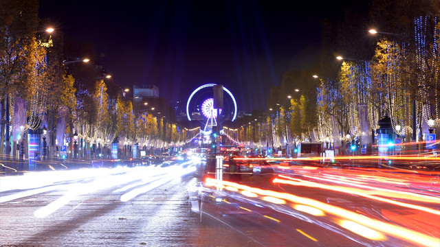 Paris'te noel heyecanı başladı