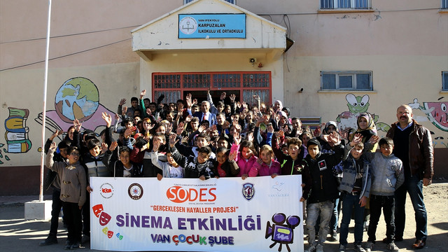 Polis amcaları sayesinde sinemayla tanıştılar