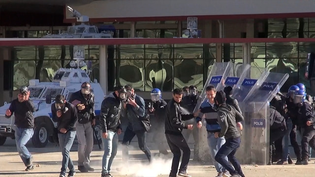 Polisten 'toplumsal olaylara müdahale' tatbikatı