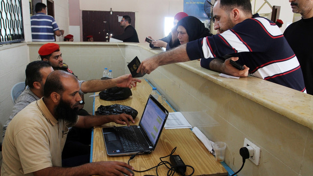 Refah Sınır Kapısı'ndan geçişler devam ediyor