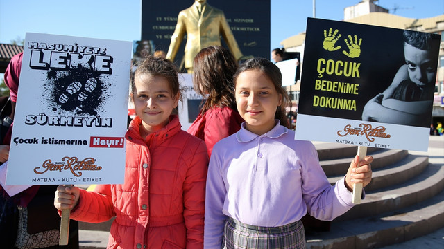 Sakarya'da ev hanımları çocuk istismarını protesto etti