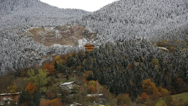 Sakin Şehir Şavşat'ta iki mevsim bir arada