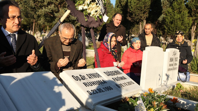 Op. Dr. Aynur Dağdemir ölümünün birinci yılında mezarı başında anıldı