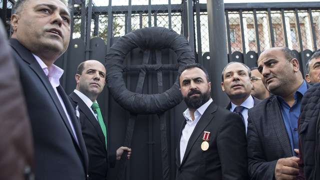 Şehit aileleri ve gazilerden Fransa'yı protesto