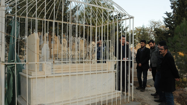 Şehit öğretmen mezarı başında anıldı