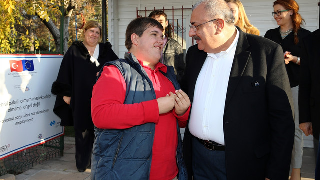 SERÇEV yararına resim sergisi