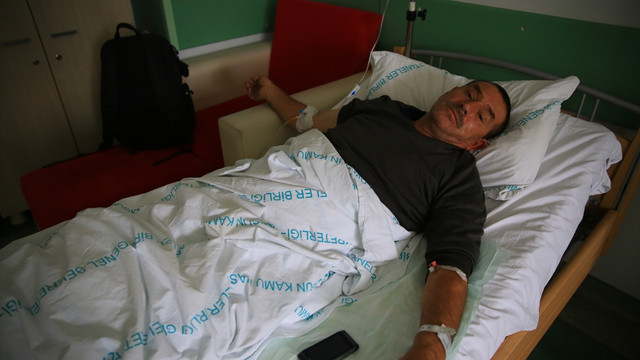 Seyir halinde silahla vurulan tır şoförü lastik patladı sanıp yola devam etti