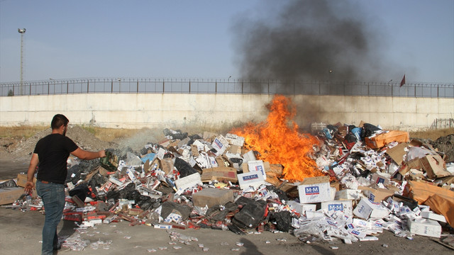 Silopi'de ele geçirilen kaçak sigaralar