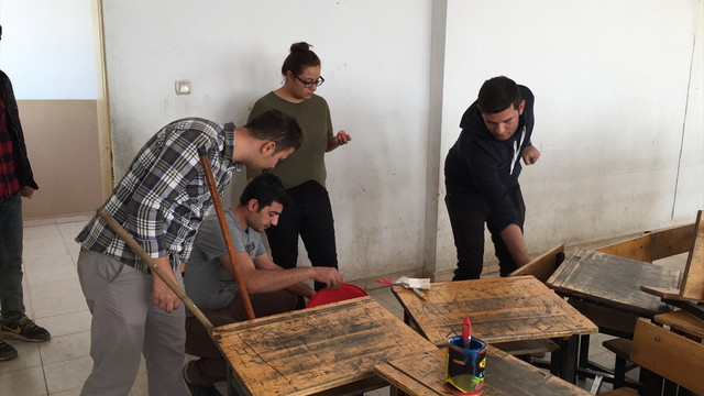 Silopi'de öğretmenlerden örnek davranış