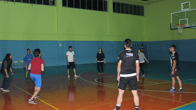 Silopi'de öğretmenlerin katılımıyla voleybol turnuvası