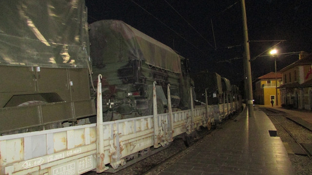 Sınıra askeri araç ve personel sevkiyatı