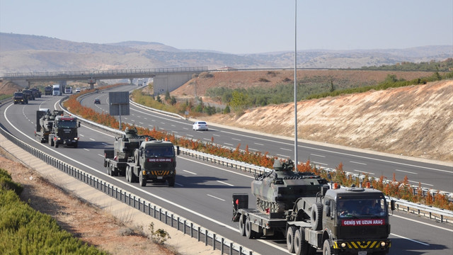 Sınıra askeri sevkiyat