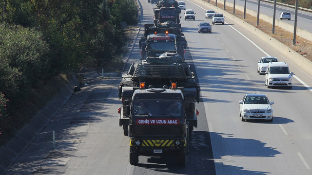 Sınıra tank ve zırhlı araç sevkiyatı